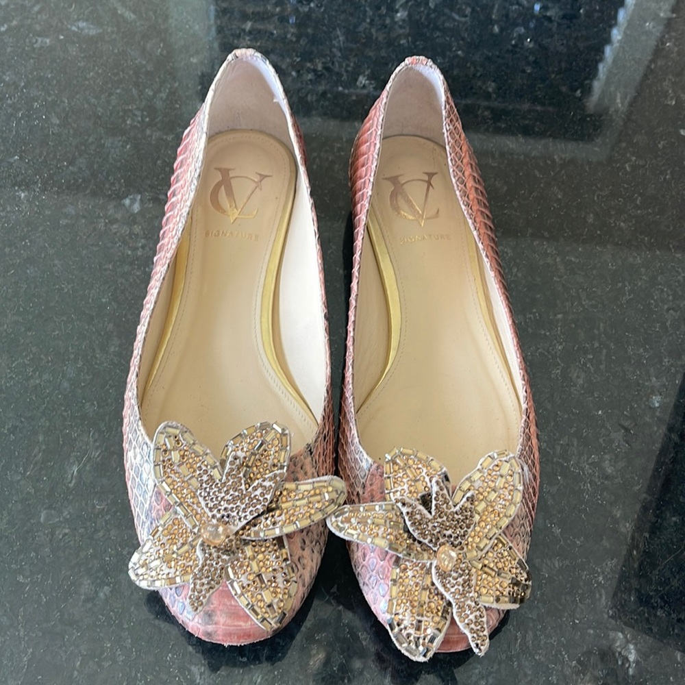Vince Camuto Signature flats size 6